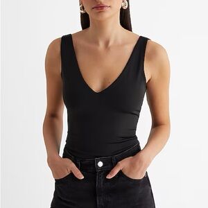 NWT Express Body Contour High Compression Double V-Neck Tank
